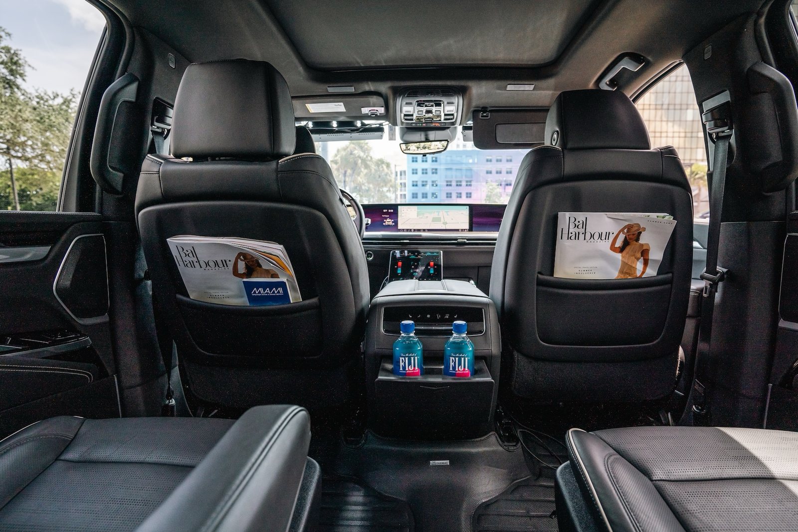 Чёрный Cadillac Escalade ESV с водителем в Майами