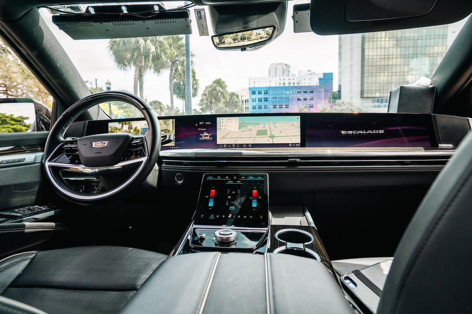 Чёрный Cadillac Escalade ESV с водителем в Майами
