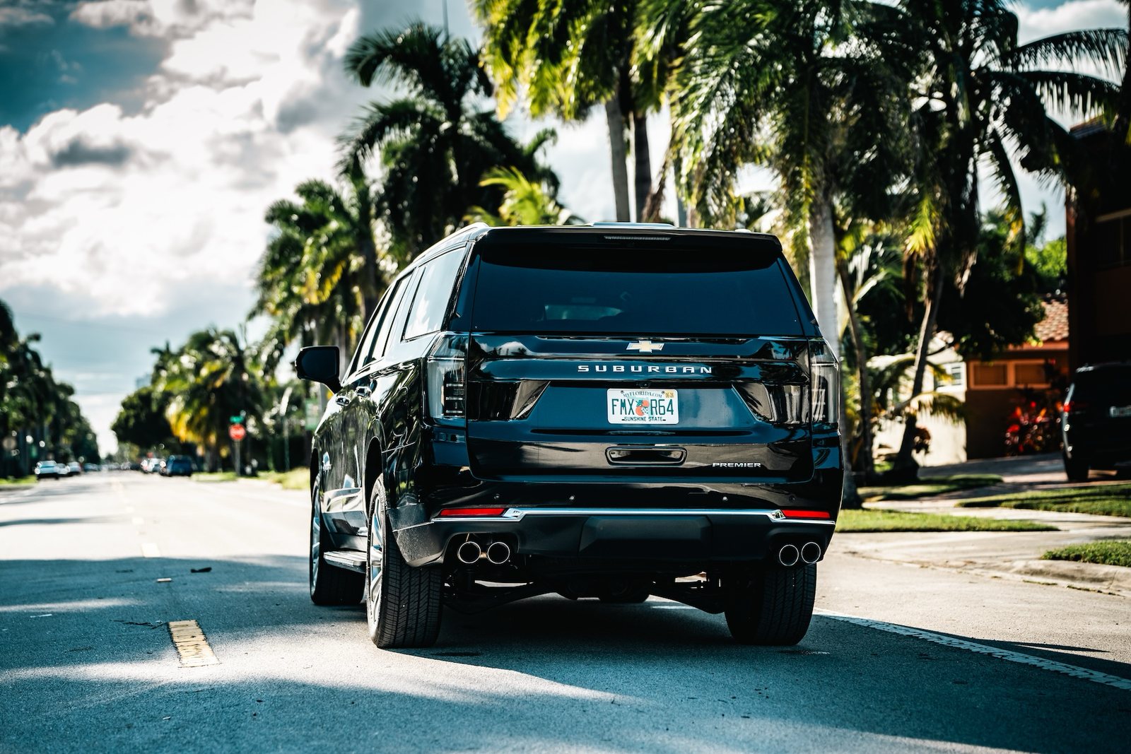 Чёрный Chevy Suburban с водителем в Майами